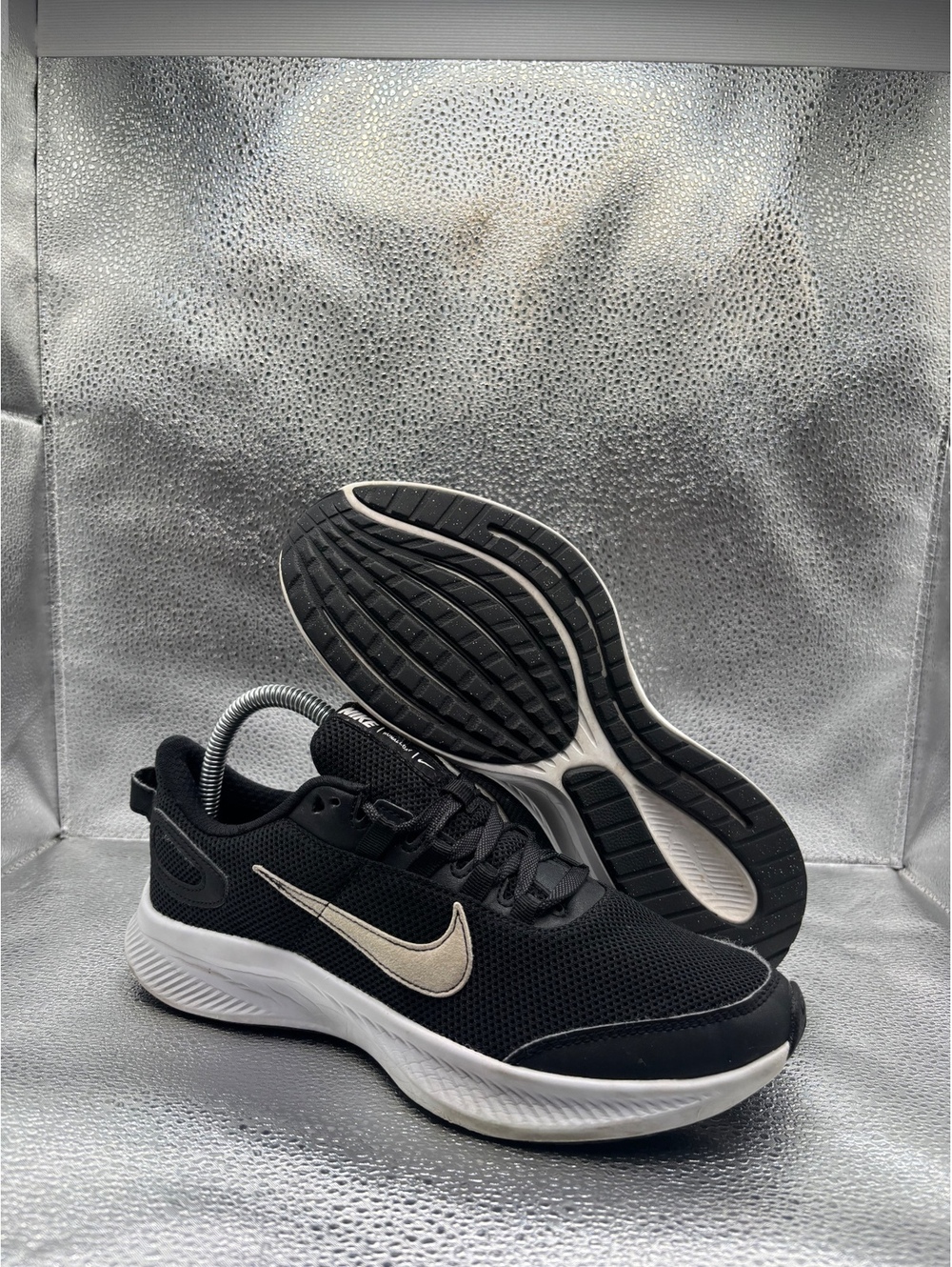Nike run all day 2 black white